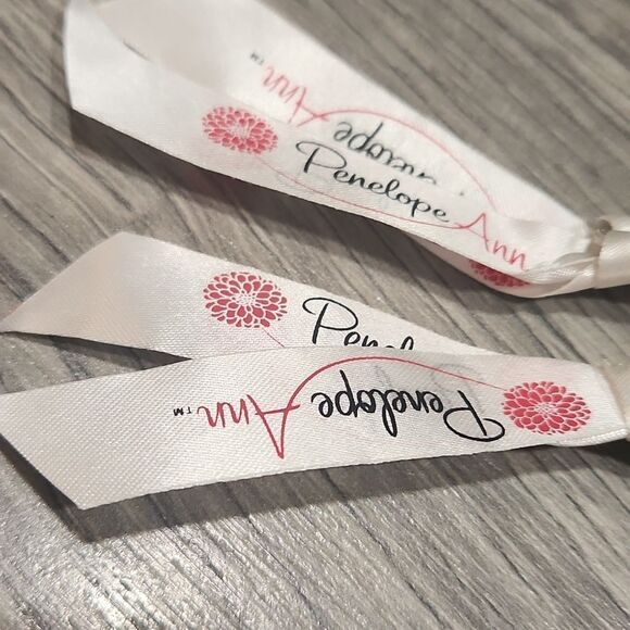 LIKE NEW Penelope Ann Chartruese Padded Quilted Tablet Case - Picture 2 of 5